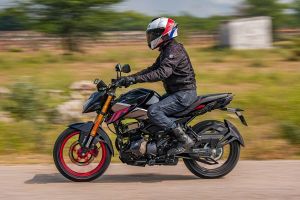 Riding: Side Profile(Left)View of Xtreme 160R 4V