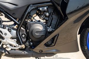 Engine (Right) of YZF-R2