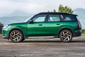 Side Profile View (Left) Image of Countryman C