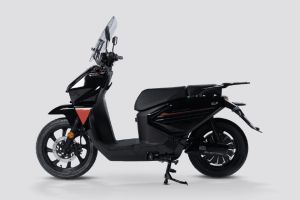 Side Profile View (Right) of Strada