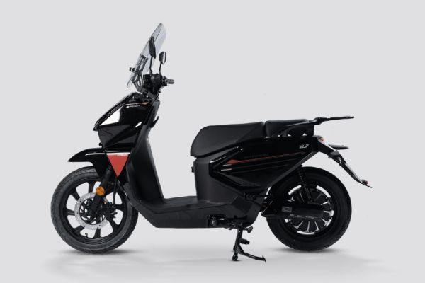 Side Profile View (Right) of Strada