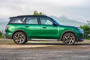 Side Profile View (Right) Image of Countryman C