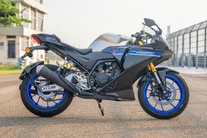 Side Profile View (Right) of YZF-R2