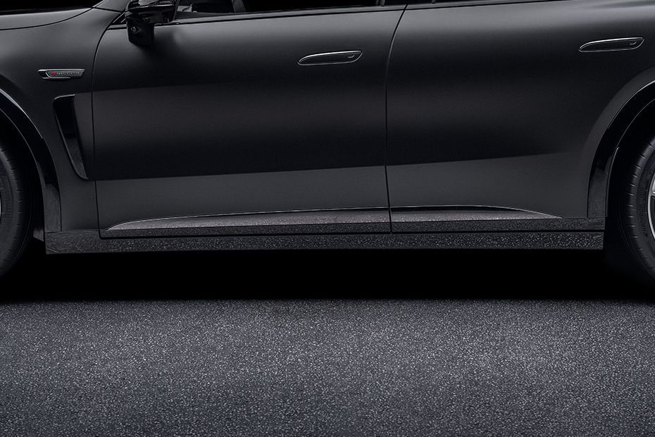 Side Skirt Image of AMG GT SUV