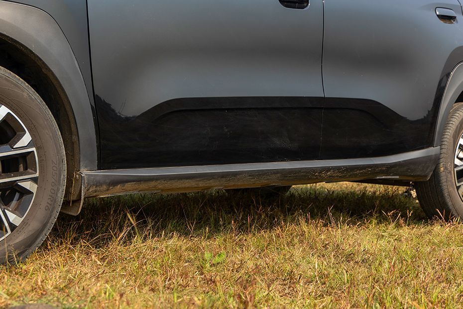 Side Skirt Image of Basalt