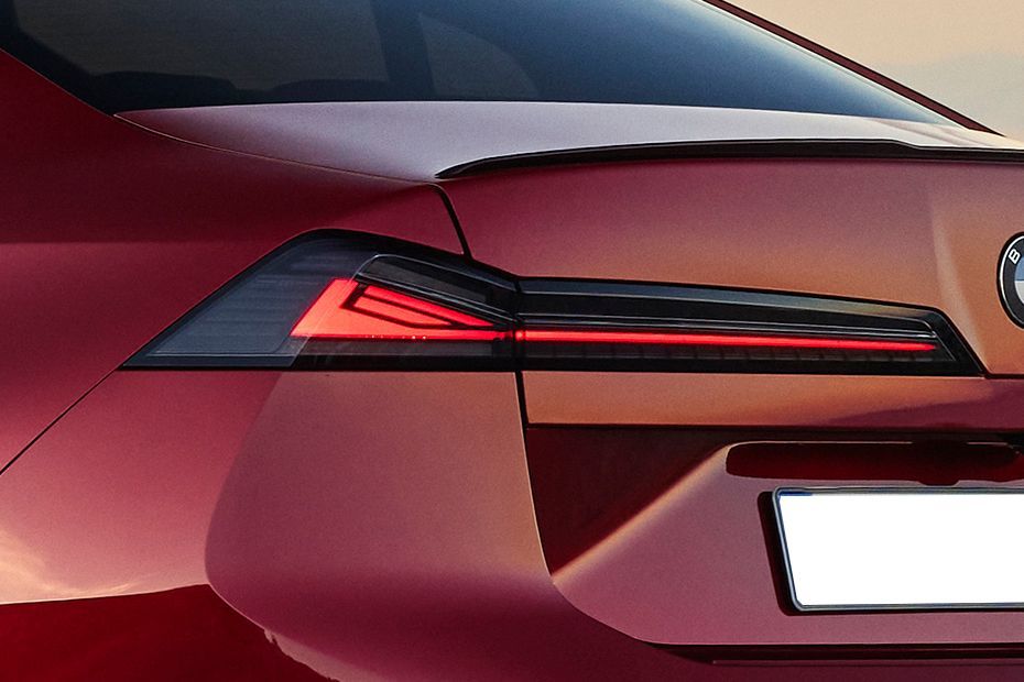 Taillight Image of 3 Series 2027