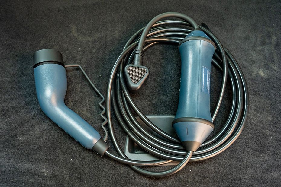 Charger Image of EX90