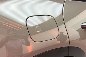 Fuel Lid (Closed) Image of Cayenne Electric