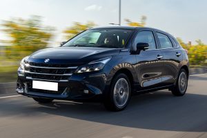 Driving: Front Left Quarter View Image of Baleno