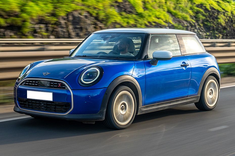 Driving: Front Left Quarter View Image of Cooper S