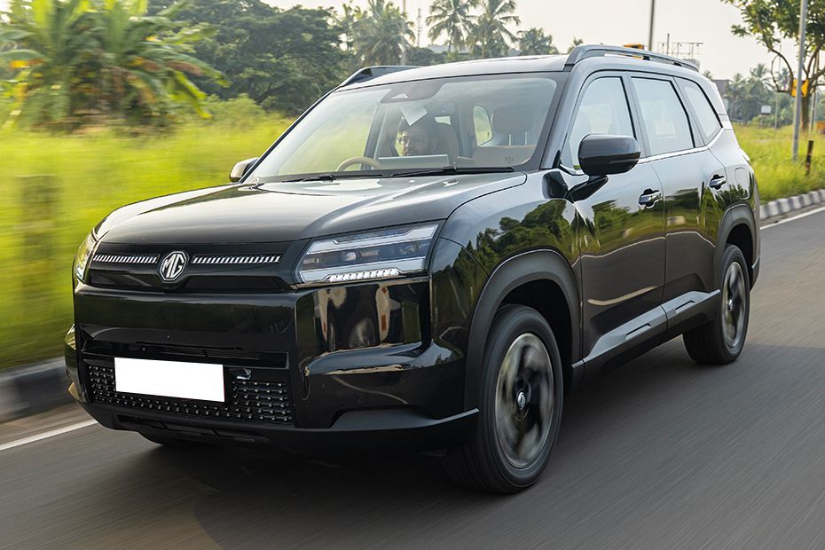 Driving: Front Left Quarter View Image of Hector Tomahawk EV