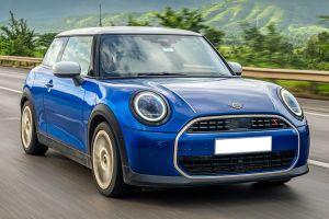 Driving: Front Right Quarter View Image of Cooper S