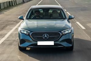 Driving: Front View Image of E-Class