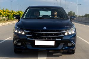 Driving: Front View Image of Baleno