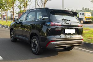 Driving: Rear Left Three Quarter View Image of Hector Tomahawk EV