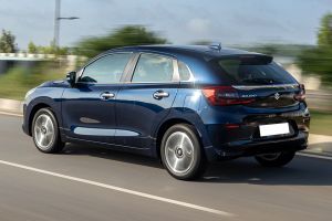 Driving: Rear Left Three Quarter View Image of Baleno