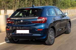Driving: Rear Right Three Quarter View Image of Baleno