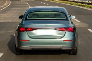 Driving: Rear View Image of E-Class