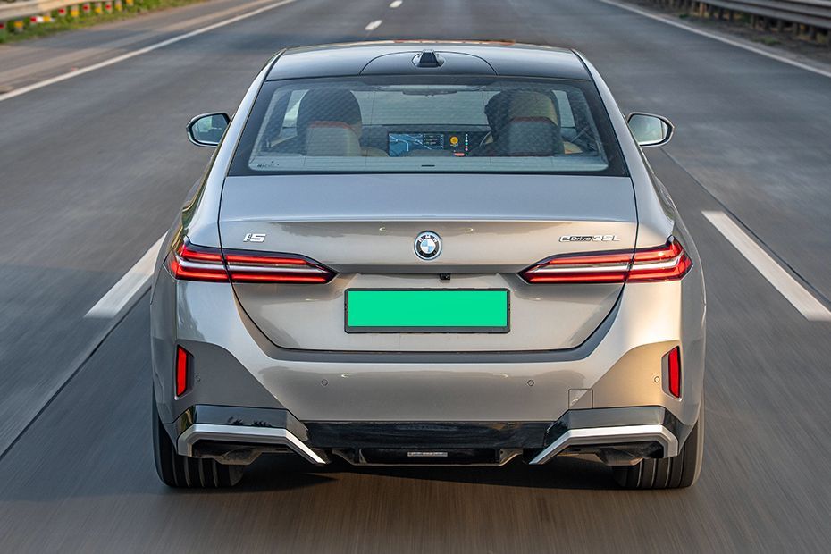 Driving: Rear View Image of i5 LWB