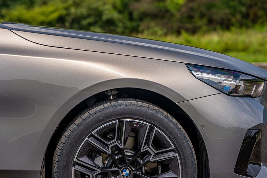 Front Fender Image of i5 LWB