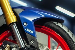 Front Mudguard & Suspension of Apache RTR 200 4V