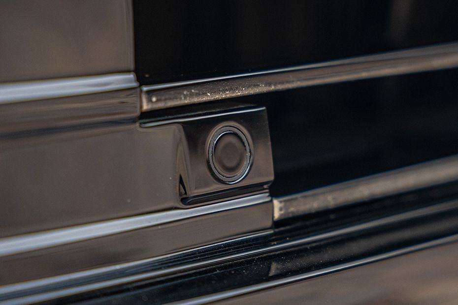 Front Parking Sensors Image of EX90