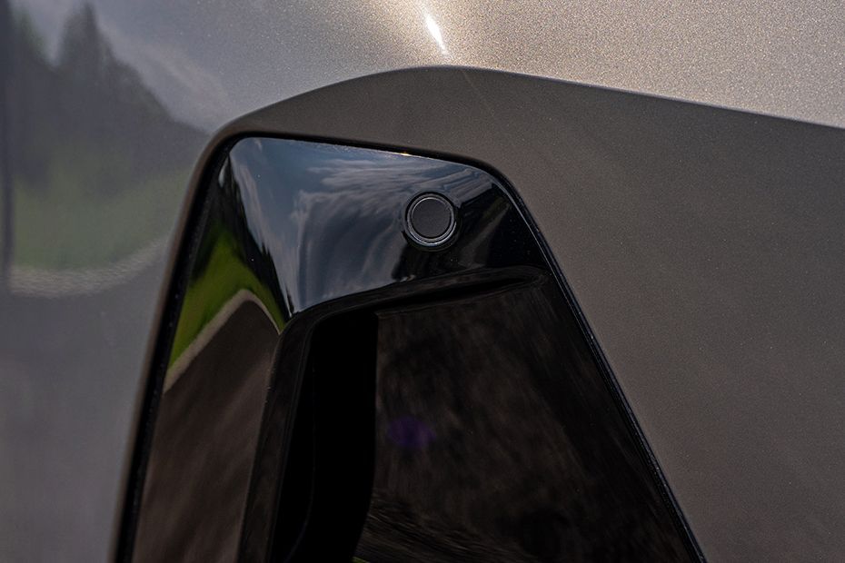 Front Parking Sensors Image of i5 LWB