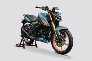 Front Right Quarter View of Apache RTR 160 4V