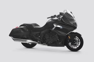 Front Right Quarter View of K 1600 Bagger