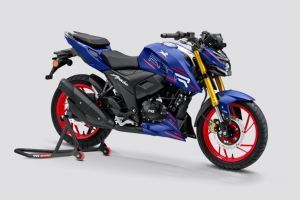 Front Right Quarter View of Apache RTR 200 4V