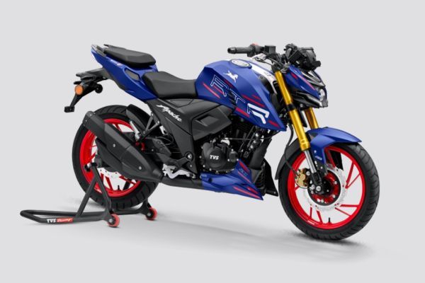 Front Right Quarter View of Apache RTR 200 4V
