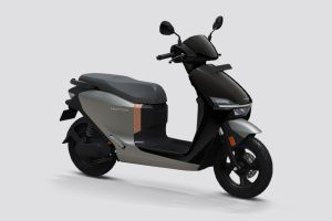 Front Right Quarter View of QC3