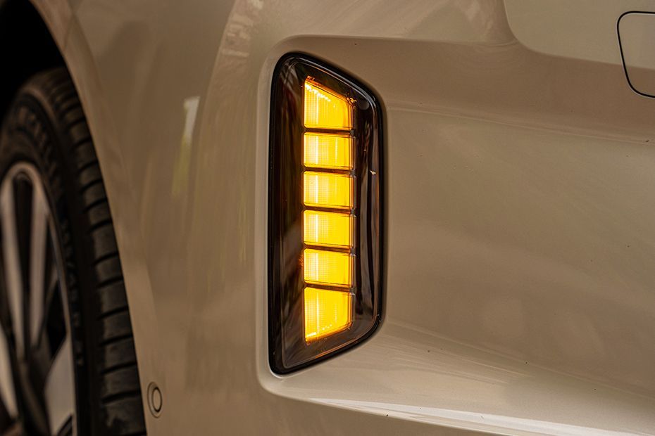 Turn Indicator (Front) Image of EX90