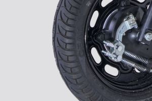 Front Tyre of Magnus Neo