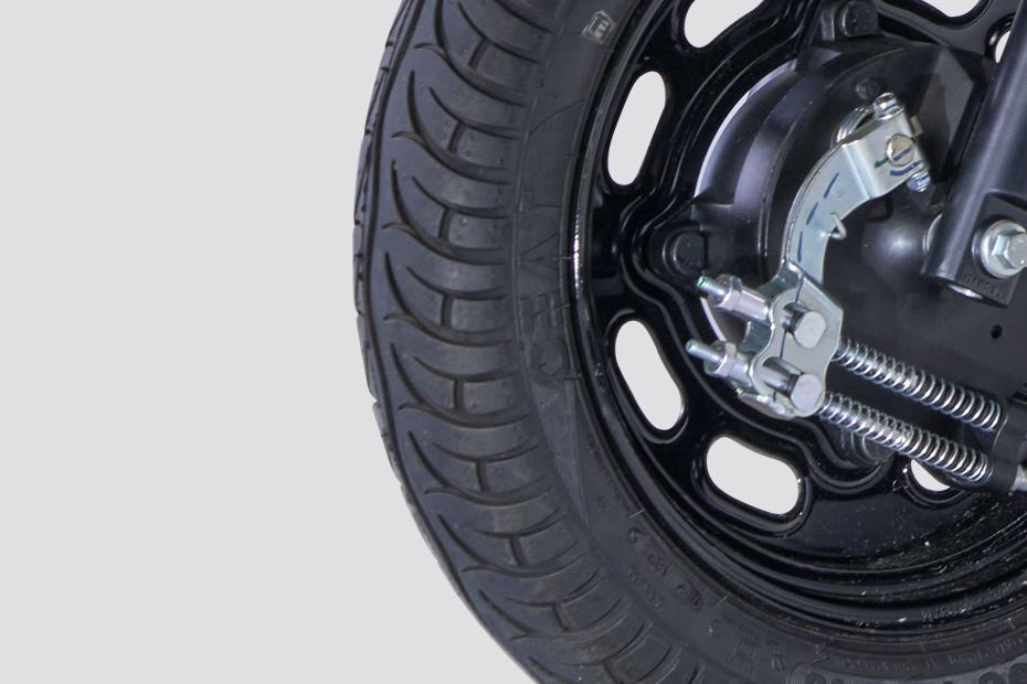 Front Tyre of Magnus Neo