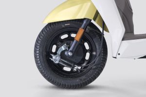 Front Wheel of Magnus Neo