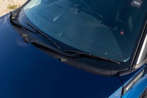 Front Windshield and Wiper Image of Baleno