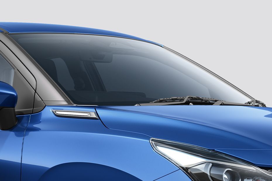Front Windshield and Wiper Image of Baleno