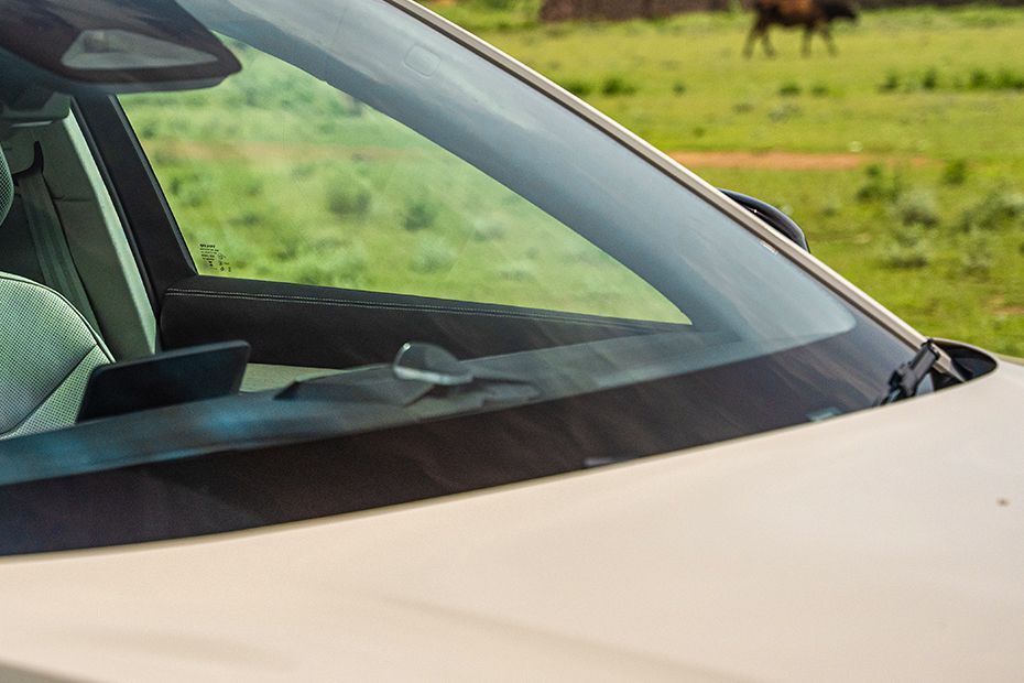 Front Windshield and Wiper Image of EX90
