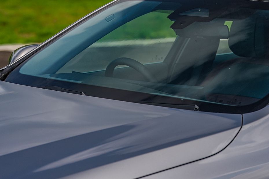 Front Windshield and Wiper Image of i5 LWB