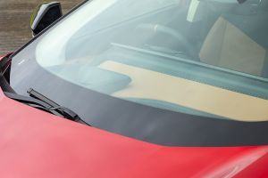 Front Windshield and Wiper Image of BE 6