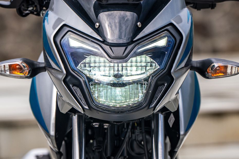 Headlamp of Pulsar 125