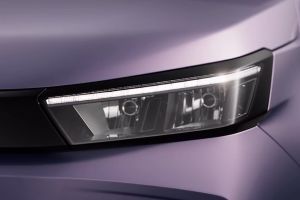 Headlight Image of Aeris