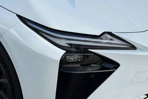 Headlight Image of ES 350h