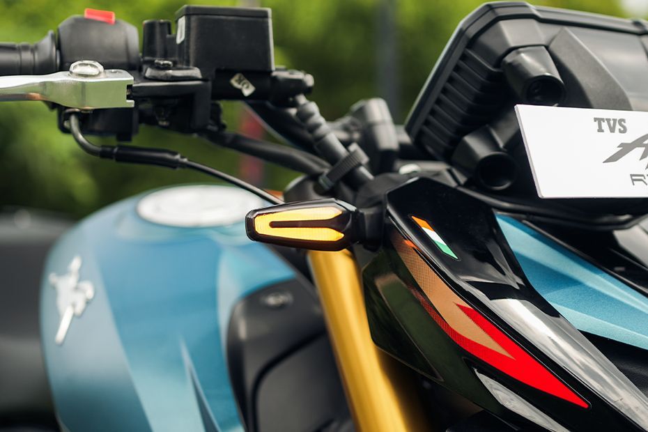 Indicator (Front) of Apache RTR 160 4V