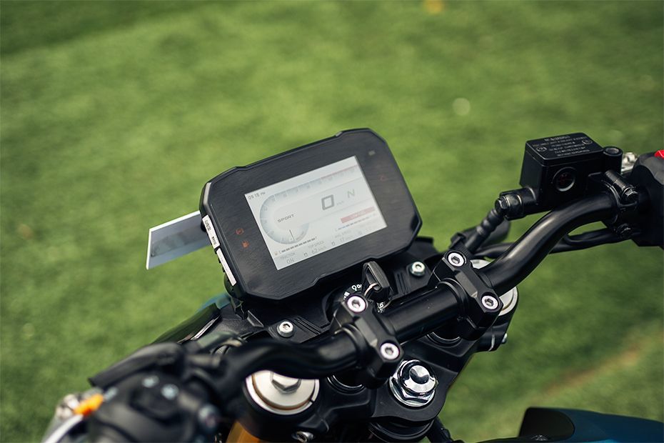 Instrument Cluster of Apache RTR 160 4V