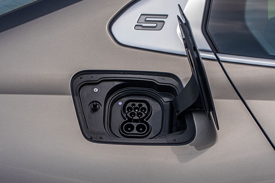 Charging Flap (Open) Image of i5 LWB
