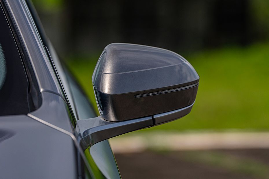 Outside Mirror Image of i5 LWB