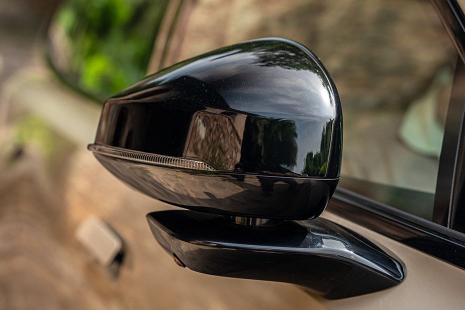 Outside Mirror Image of EX90