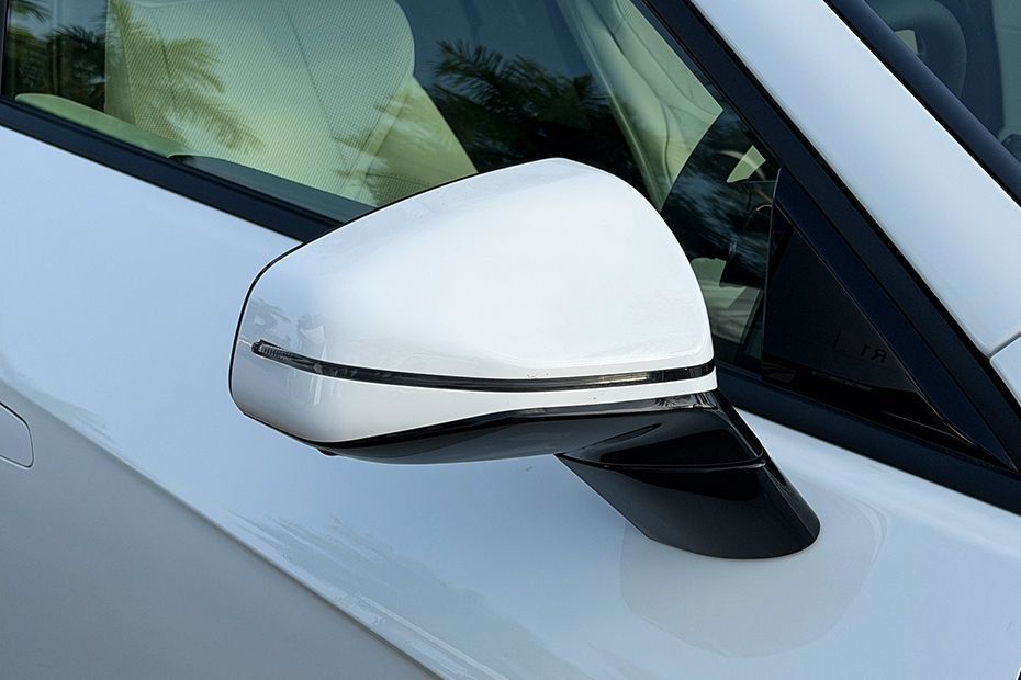 Outside Mirror Image of ES 350h